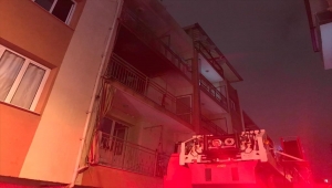 İzmir'de apartmanda çıkan yangında 2 kişi yaralandı