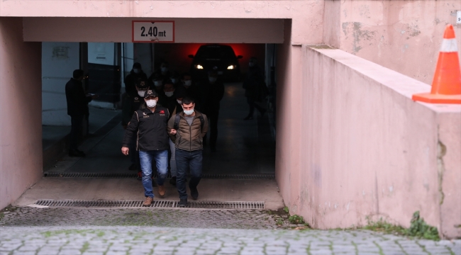 İzmir merkezli terör operasyonunda gözaltına alınan 47 zanlı adliyeye sevk edildi