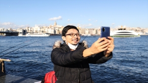 Japon Youtuber Enomoto, eğlenceli kişiliği ve yardımseverliğiyle gönülleri fethediyor