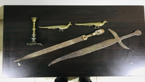 Kahramanmaraş'ta uyuşturucu operasyonunda tarihi objeler ele geçirildi