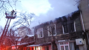 Kartal'da ahşap evde çıkan yangın söndürüldü