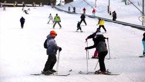 Kartalkaya'da pistler kayakseverlerle doldu