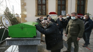 Kartepe'de ters dönmüş aracının içinde ölü bulunan doktor için cenaze töreni