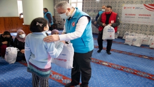 Kayseri'de 500 çocuğa kışlık elbise yardımı yapıldı