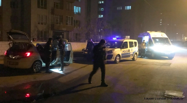 Kayseri'de "dur" ihtarına uymayan sürücünün otomobilinden uyuşturucu ve tabanca çıktı