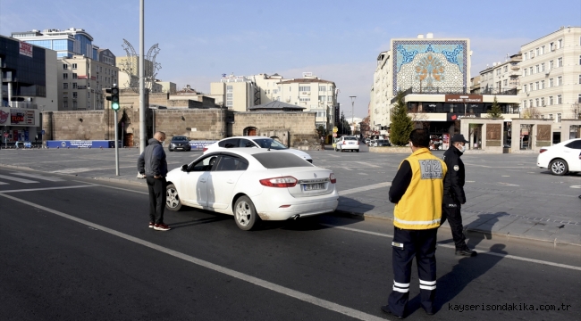 Kayseri'de karantina ihlali yapan kadın kontrol noktasında yakalandı