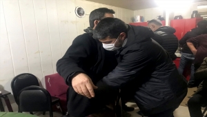 Kısıtlama saatinde 20 metrekarelik konteynerde toplanan 14 kişiye 88 bin 200 lira ceza verildi