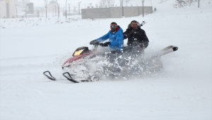 Kısıtlamadan muaf tutulan turistler Palandöken ve Cıbıltepe'de kayağın keyfini çıkarıyor