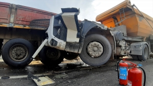 Kocaeli'de D-100 kara yolundaki kaza ulaşımı aksattı