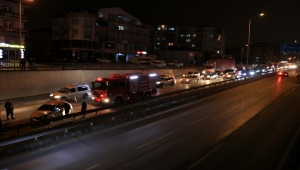 Kocaeli'de D-100 Karayolundaki trafik kazası nedeniyle uzun araç kuyruğu oluştu