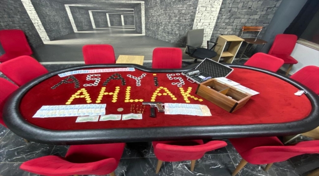 Kocaeli'de kumar oynayan ve Kovid-19 tedbirlerini ihlal eden 31 kişiye para cezası