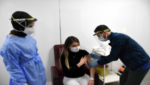 Kovid-19'u yenen ve CoronaVac aşısı olan doktordan "Nefessiz kalmak istemiyoruz" mesajı