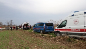 Manisa'da fırtına nedeniyle savrulan prefabrik evdeki 2 kişi yaralandı