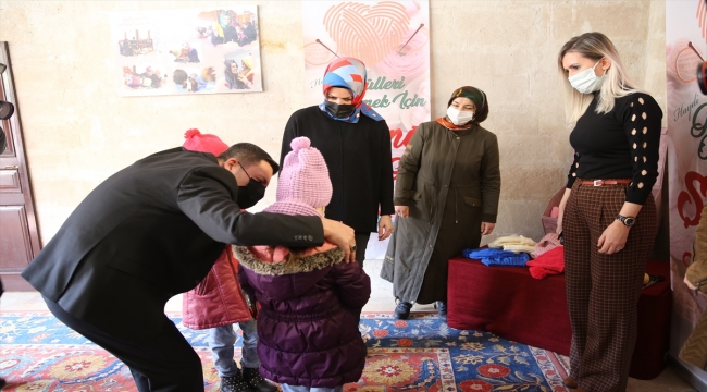 Nevşehir'de gönüllü kadınlardan ihtiyaç sahibi çocukları "ısıtan" yardım
