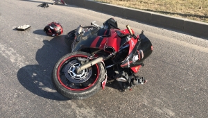 Polisten kaçan motosikletlinin çarptığı yayanın ölümüne neden olduğu kaza kamerada