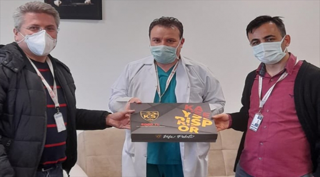 Sağlık çalışanlarından Kayserispor'un "Vefa Paketi" kampanyasına destek