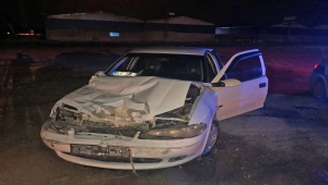 Şanlıurfa'da otomobil ile kamyonet çarpıştı: 3 yaralı