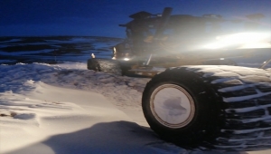 Van'da yolu kapanan mahalledeki hamile kadın 6 saat süren çalışmayla hastaneye ulaştırıldı