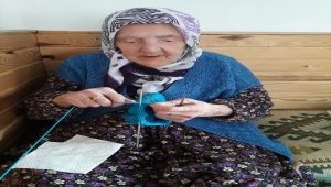 Yalovalı Zeliha nine, ördüğü çorapları Mehmetçiğe gönderdi 