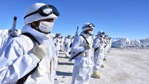 Zeliha ninenin ördüğü yün çoraplar Mehmetçiği hem ısıttı hem duygulandırdı 