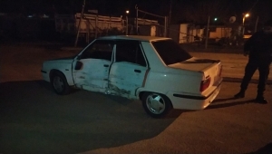 Adana'da alkollü sürücünün kullandığı otomobil hasta taşıyan ambulansa çarptı