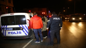 Adana'da otomobille polisten kaçmaya çalışan 3 şüpheli yakalandı