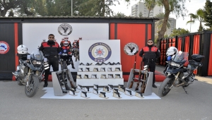 Adana'da polis denetimlerinde 55 silah ele geçirildi