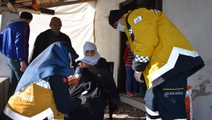 Ağrı'da sağlık çalışanları kar ve çamur demeden aşı çalışmalarını sürdürüyor