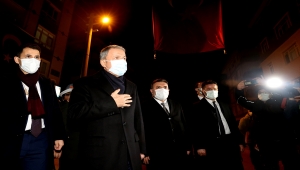 Akar, TSK komuta kademesiyle Pençe Kartal-2 Harekatı'nda şehit olan üç askerin ailelerine taziye ziyaretinde bulundu