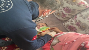 Aksaray'da nefes borusuna havuç kaçan Aysima bebek, telefonla aldığı yardımla kurtarıldı