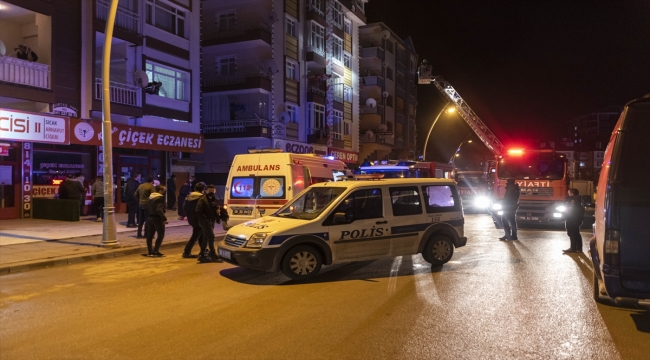 Ankara'da evde çıkan yangında 8 kişi dumandan etkilendi