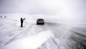 Ardahan'da kar ve tipi ulaşımda aksamaya neden oldu