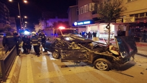 Aydın'da park halindeki araçlara çarpan otomobilin sürücüsü ağır yaralandı