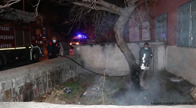Bahçesindeki ağacı ateşe veren kişi komşularının şikayetiyle gözaltına alındı