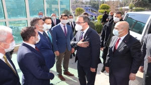 Bakan Kasapoğlu, Mardin'de sporcu ve gençlerle buluştu, "Genç Ofisi"nin açılışını gerçekleşti: