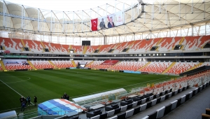 Bakan Kasapoğlu, yapımı tamamlanan Yeni Adana Stadı'nı inceledi: