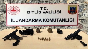 Bitlis'te teröristlere yönelik operasyonda belirlenen 6 mağara imha edildi