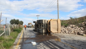 Bodrum'da kamyonla otomobilin çarpışması sonucu 2 kişi yaralandı