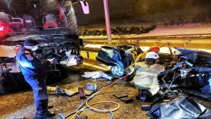 Bursa'da yolcu otobüsü ile otomobilin çarpışması sonucu iki kişi yaşamını yitirdi, 10 kişi yaralandı