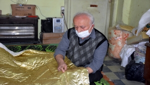 Çocuk yaşta başladığı yorgancılık mesleğini 52 yıldır sürdürüyor