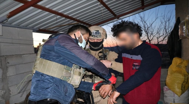 Diyarbakır'da "Eren-2 Narko Terör Tırpan-2"operasyonunda 16 şüpheli yakalandı