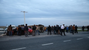 Diyarbakır'da işçi servisi ile otomobil çarpıştı: 10 yaralı 