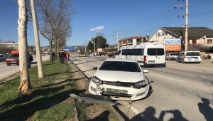 Düzce'de 3 aracın karıştığı kazada 2'si çocuk 3 kişi yaralandı