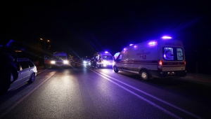 Düzce'de alkollü sürücünün kullandığı araç ambulansa arkadan çarptı: 2 yaralı