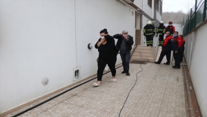 Düzce'de evde çıkan yangında 3 kişi dumandan etkilendi