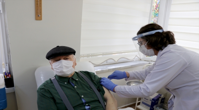 Edirne'de 85 yaş ve üzerindekilere 2. doz aşıları yapılmaya başlandı