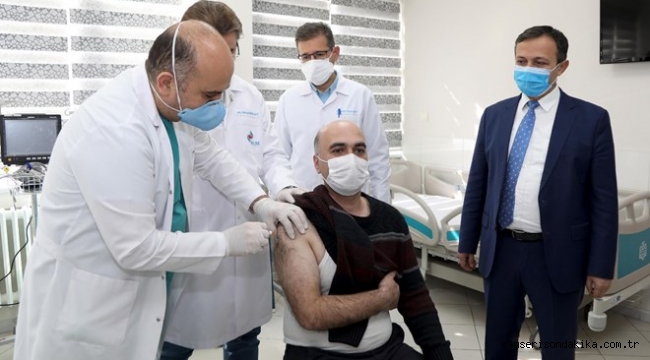 ERÜ'de Kovid-19 aşı adayının faz-2 çalışmalarında ilk doz gönüllülere uygulanmaya başlandı