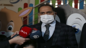 Erzurum'da minikler için okullara çizgi film karakteri temalı dezenfektan üniteleri yerleştirildi
