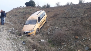 Gaziantep'te otomobil devrildi: 2 yaralı