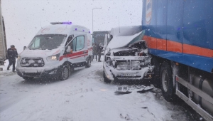 Gebze-Orhangazi-İzmir Otoyolu'nda ulaşım, trafik kazaları nedeniyle aksadı